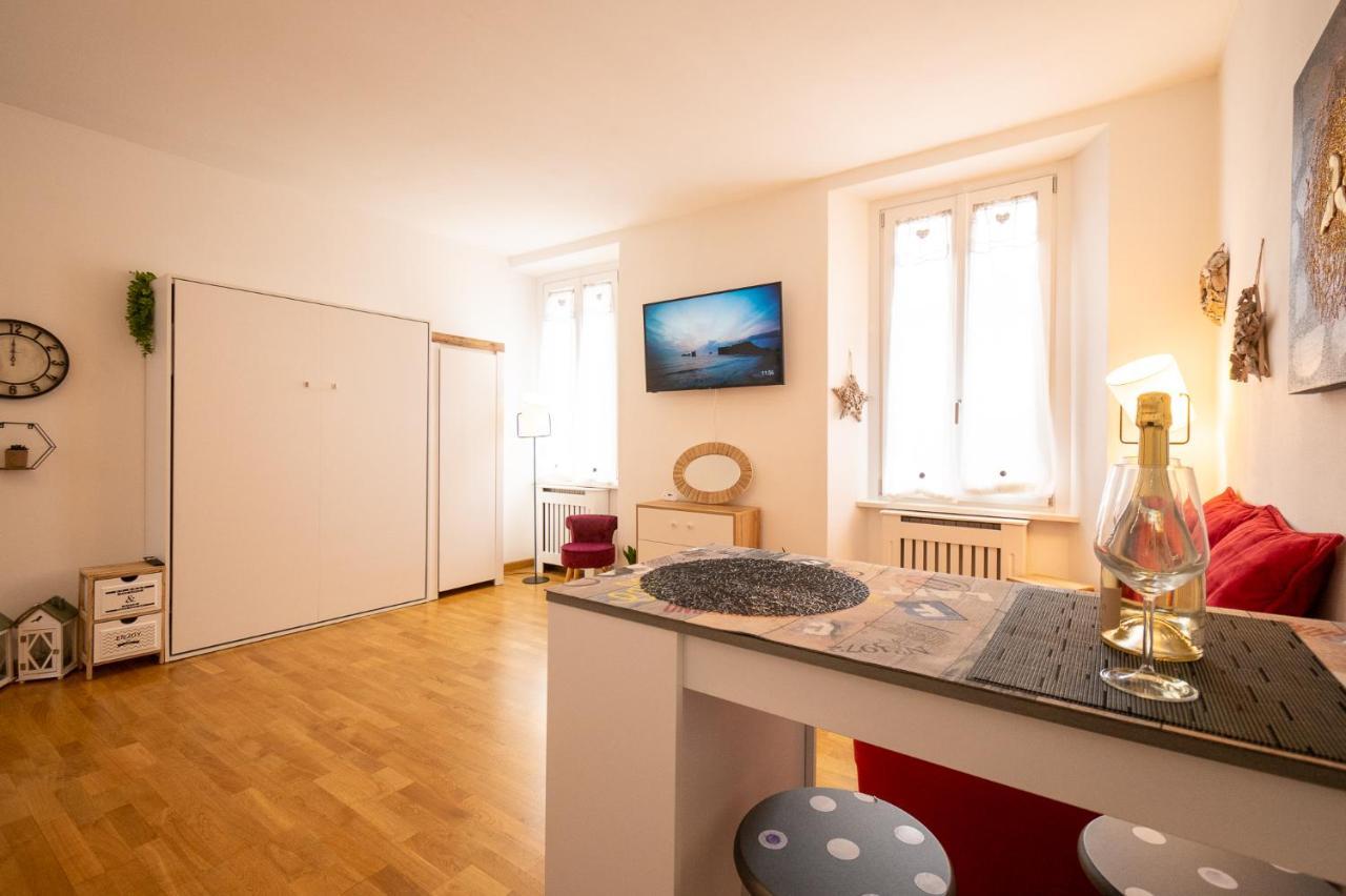 Portatorre Suite, A Charming Apartment In The Heart Of Como, Free Private Parking, Air Conditioning & More! Екстер'єр фото