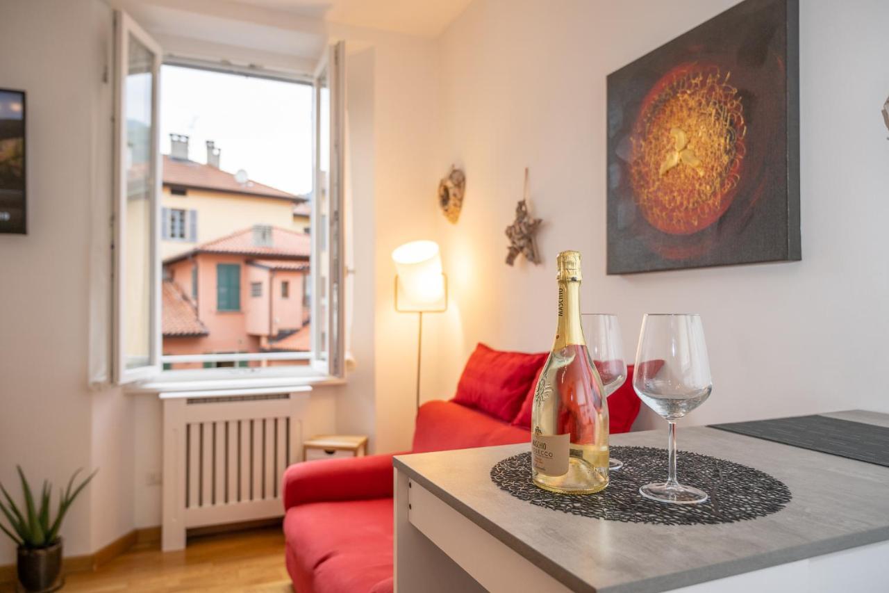 Portatorre Suite, A Charming Apartment In The Heart Of Como, Free Private Parking, Air Conditioning & More! Екстер'єр фото