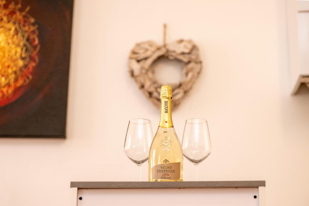Portatorre Suite, A Charming Apartment In The Heart Of Como, Free Private Parking, Air Conditioning & More! Екстер'єр фото