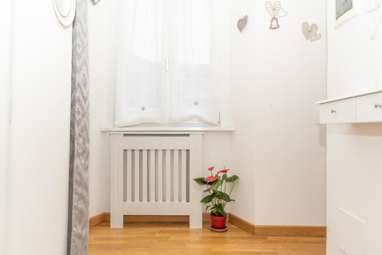 Portatorre Suite, A Charming Apartment In The Heart Of Como, Free Private Parking, Air Conditioning & More! Екстер'єр фото