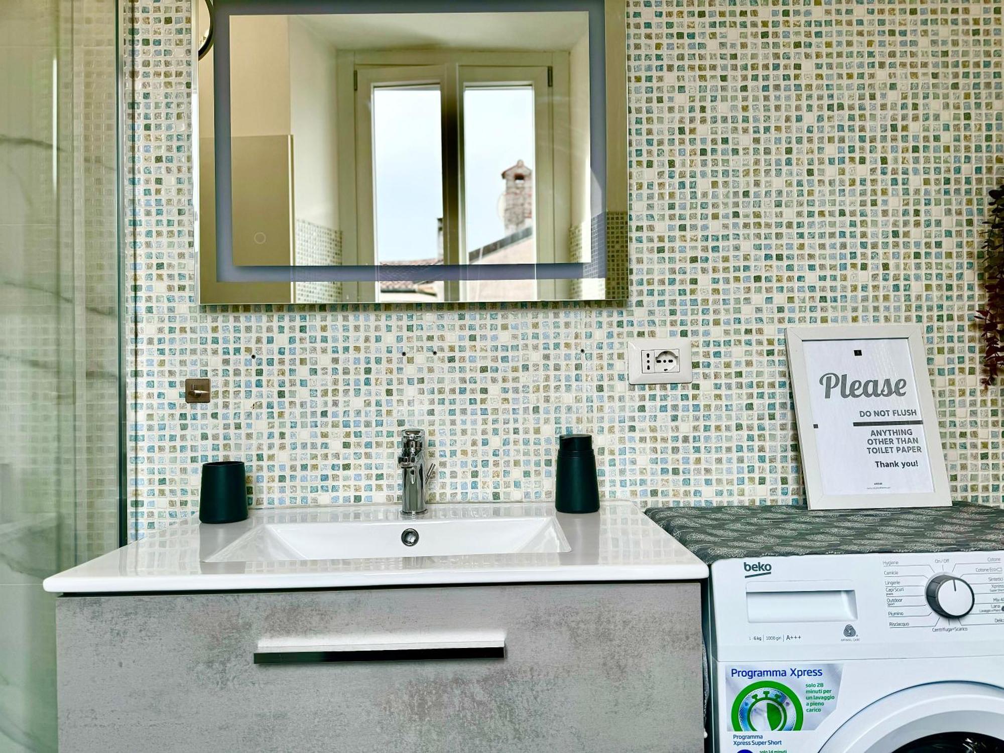 Portatorre Suite, A Charming Apartment In The Heart Of Como, Free Private Parking, Air Conditioning & More! Екстер'єр фото