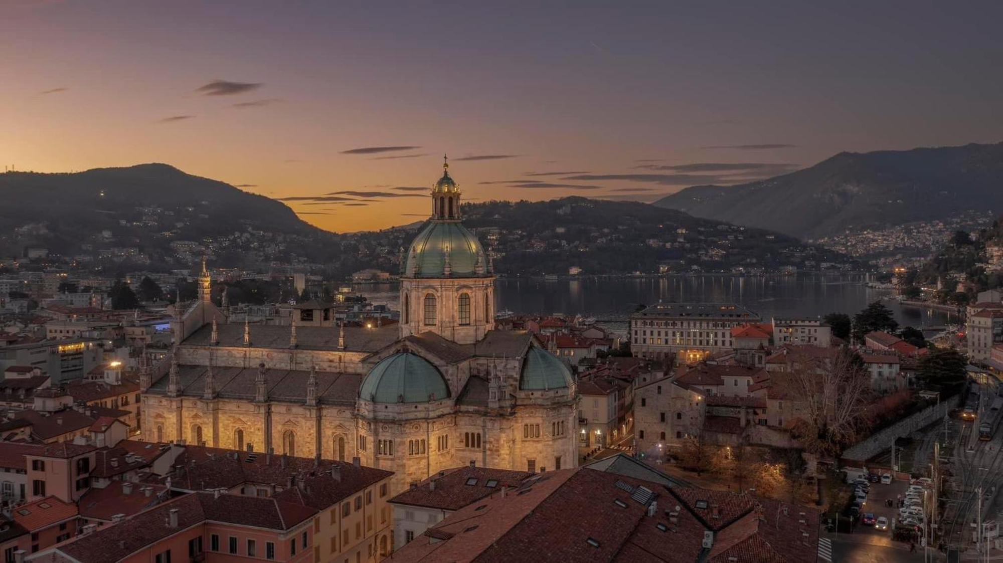 Portatorre Suite, A Charming Apartment In The Heart Of Como, Free Private Parking, Air Conditioning & More! Екстер'єр фото